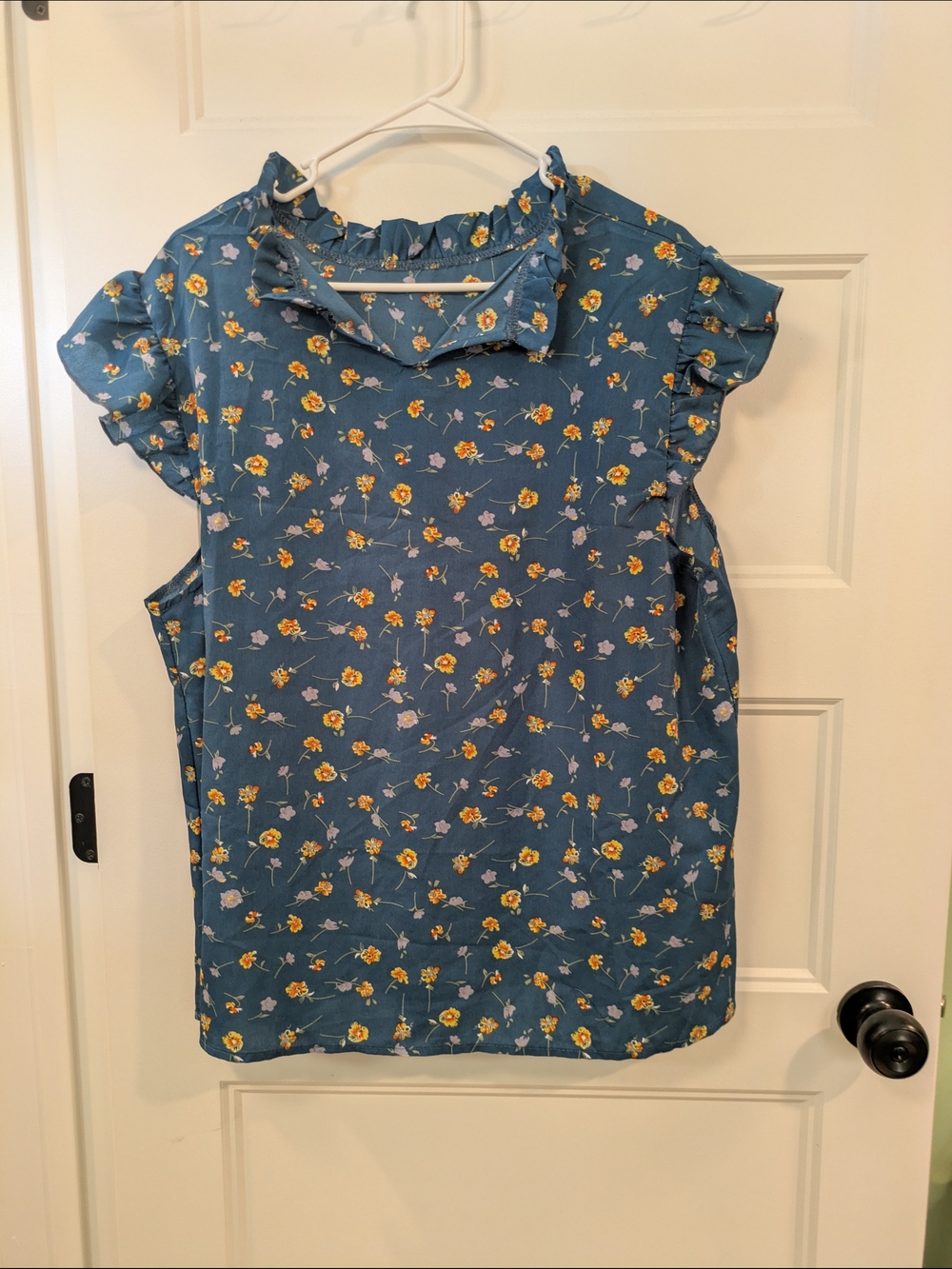🔴 3/$15  Blue Floral Ruffle Sleeve Top